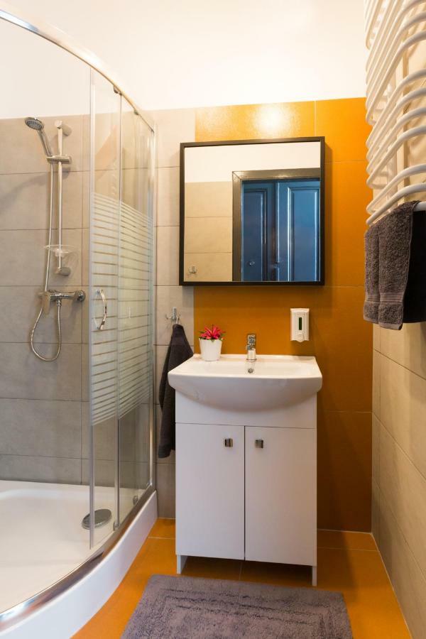Dot Hostel - Pokoje I Noclegi W Centrum Bielsko-Biała Zewnętrze zdjęcie